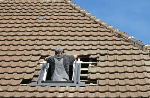 Pose de velux - Sainte-Colombe-la-Commanderie
